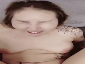 大奶美女 老公再忍忍 骚逼好痒好多水水 我出去让别人插一下马上回来 被操到翻白眼抽搐尿尿直喷还不满足骚话不停