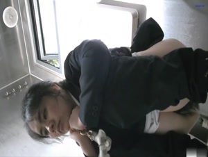 大学校园女厕全景偷拍多位漂亮学妹嘘嘘各种美鲍轮流呈现2