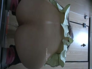 四月新流出高校女厕 极品高清全景后拍橙衣少妇嫌厕所味道不敢蹲下尿尿