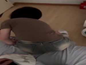 漂亮美眉 你是不是有病变态 给谁看 自己看 你放屁 差不多就行了 零零后嫩妹子在家被无套输出 呻吟声不断