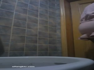 餐厅女厕全景偷拍 黑丝包臀裙少妇的极品美鲍鱼人美B更美