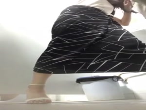 商场女厕全景偷拍多位漂亮小姐姐各种姿势嘘嘘各种美鲍轮番呈现