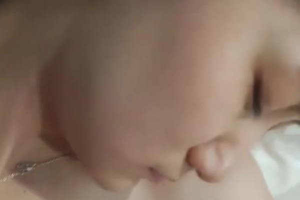 酒店约啪骚逼女友~操得她直喊爸爸~好难受~求我用力快干她~表情炸裂~一有空就喜欢做爱啪啪~好舒服！