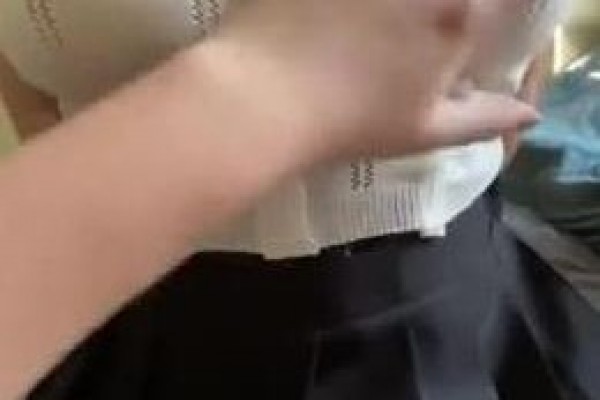 巨乳美乳 极品38D爆乳美眉边打游戏边操 真刺激 侧位方便玩奶子 爱不释手