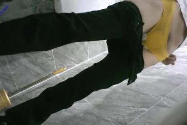 厕拍办公楼绝品女神主播1 淡淡的笑意和橙黄内上方稀疏阴毛让人亢奋