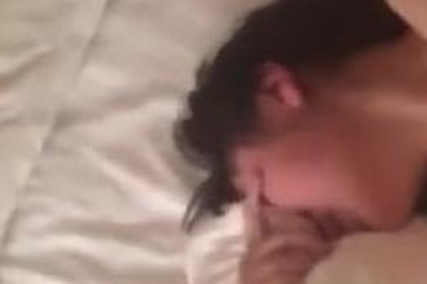 漂亮美眉 别 不要 啊啊 是不是骚逼 不是 不要拍 有点害羞 被无套输出 呻吟不停