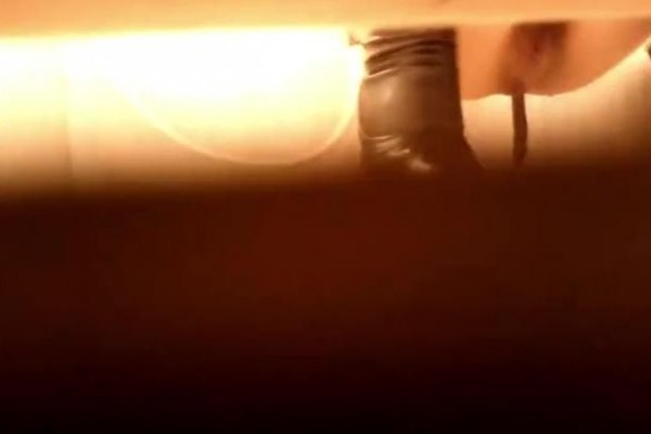 办公楼厕拍到高个子黑丝长靴 美少妇拉屎，BB着实馋人