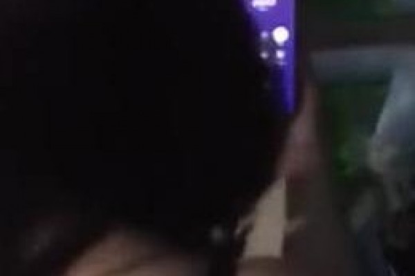 漂亮少妇偷情 哈喽 什么时候回来 现在北京挺严的 边操边跟闺蜜打电话 难道就这么刺激