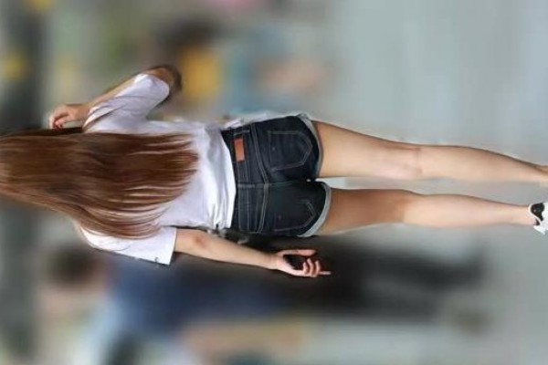 胆大厕拍坑神藏匿女厕隔间贴逼特写极限超多小姐姐拉屎撒尿亮点多多极品大阴唇扯了好长