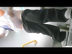 023-4月最新流出国内厕拍大神潜入师范学院附近公厕 正面全景露脸偷拍美女尿尿气质出众