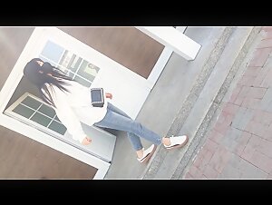 单位女厕偷拍牛仔裤美女同事的大肥鲍