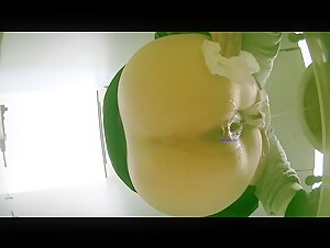 精品厕拍 私房六月最新流出大学城附近女厕 全景后拍 帽子美眉不知为何把里面秋裤脱了下来