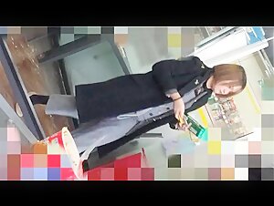 商场女厕连拍两位无毛嫩B少妇