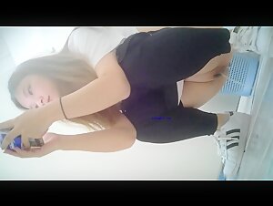 办公楼女厕隔全景偷拍 黑裤美女 光滑干净肥美嫩鲍鱼