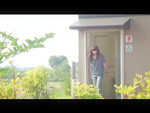 路边公厕后拍偷窥几个美女嘘嘘全是小嫩鲍