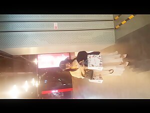 宠物店跟踪女厕偷拍一身白色连衣裙配白高跟的气质女神 人美穴靓