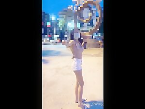 漂亮美女身材不错 大奶子无毛鲍鱼 被大鸡吧无套输出 上位骑乘很舒卖力 内射满满一鲍鱼