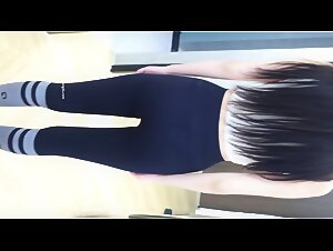 最新【大学生私房拍摄】大一妹妹穿上瑜伽裤把头藏进洗衣机拍的时候差点没忍住给她从后面顶进去