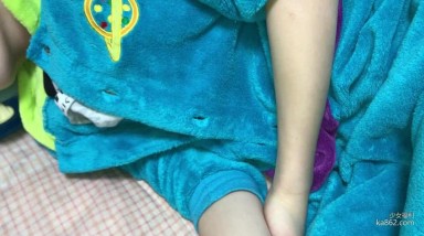 禽兽继父趁女儿睡着迷奸继女系列第1