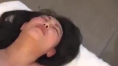 穿开档网丝漂亮小阿姨 逼毛稀释很性感 你别录脸啊 自己看看的 有点小反抗 只能摁着双手输出了