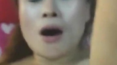 真实乱伦妈妈虽然人到中年但依然很害羞 妈妈开一下灯好吗 开灯被看到了 不要紧