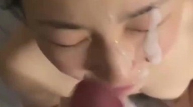 真实操小女友系列 妹子好清纯娇乳好嫩 年轻人插几下就秒射 还要学颜射 女友一脸无奈明显还没爽够