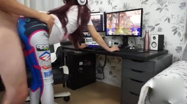 和漂亮妹子一边啪啪一边玩守望先锋你俩是操爽了这不是坑人吗这局铁定输了