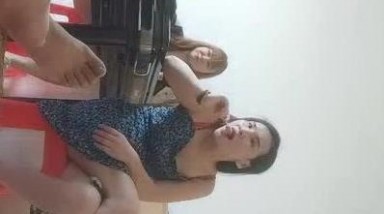 《农民工探花》路边店嫖鸡被几个小姐调侃说他的J8总是硬的屌死我了肏黄发女被夸你好会舔啊跟你做爱好舒服对白搞笑