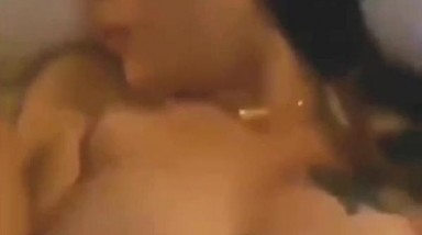 真实母子乱伦 漂亮熟女妈妈很害羞不让开灯 还拿手轻轻挡着多毛逼 大奶子晃的真好看