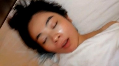 周末约美女同事出来吃饭 下药迷翻带到酒店各种姿势操