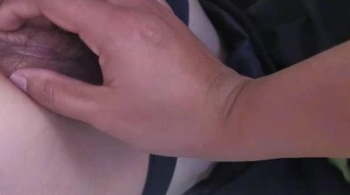 一晨之炮，小母狗大早上跪在阳台上，这个姿势谁忍得住，‘快过来趴着，叫爸爸，叫不叫，小骚逼真听话’，屁股上三味真火！