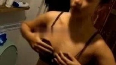 偷拍房东浴室偷装摄像头偷拍合租房的白领小姐姐洗澡