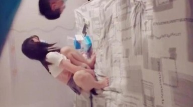 日子困难让老婆出来卖：‘你不能摸我下面，很容易感染的，要是人人都摸，那个钱都不够去看病’，老婆舒服了日子也幸福起来！