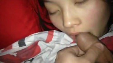 ]手机自拍包皮哥恶搞喝高了熟睡的表妹女同事请她大鸡巴吞精液