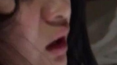 女博士的屁眼第一次破处，女：‘啊啊啊，我疼得受不了啦，，疼疼好疼，老公，我要拉屎’。哈哈哈，操到要拉屎，真牛掰！