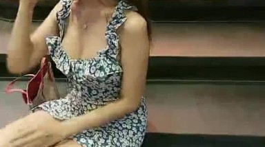 陪小姐姐逛街，这顶级尤物的身材，看了立马就能硬，逛累了回酒店造爱