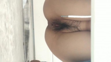 路边公厕近距离偷拍 牛仔裤美女的小嫩鲍