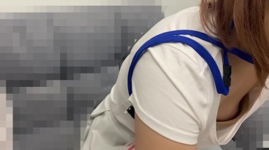 超清走光系列原版 大胆偷窥美容院的小姐姐们没穿胸罩的咪咪