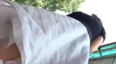 公交车站抄底二个漂亮少妇 跟上车拍脸 没想到少妇也这么骚 爱了 超清原档