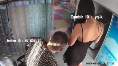 推特 绿帽大神YQ K让媳妇勾引水管工好色的老头萤石云多视角监控偷拍抱亲扣B插B