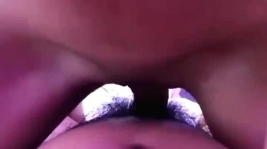 早泄男一次出来玩，被美女的无毛鲍鱼在鸡鸡上蹭了几下 自己怼几下就射的一塌糊涂