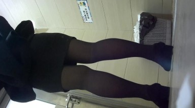 原版高画质，百里挑一，商场女厕偷拍的最好看的几个妹子之一 长腿黑丝制服 清纯小美女