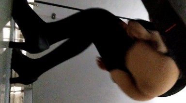 大神混入机场女厕 偷拍多位漂亮的美女地勤 完整版1