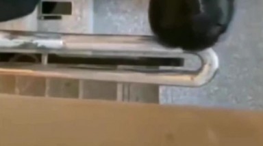 漂亮学生妹楼梯间破处 男生试遍各种姿势都进不去 龚了几下妙射 问妹子开没开 真正两只雏啊 1080P高清原档