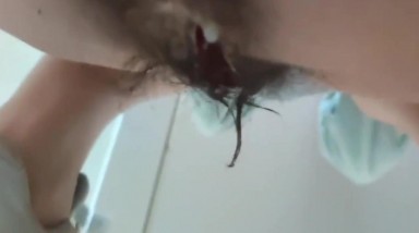 刺激最新女厕偷拍侧拍系列 贴B拍 小伙徒手接屎，把屎涂在妹子鞋子上  妹子回去要刷鞋