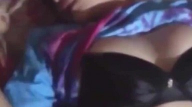 勾引村花 漂亮留守少妇 都不敢叫出声 外面还有工友在干活呢 这馒头穴可真肥 无套啪啪