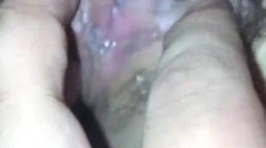 真实迷玩漂亮小嫩妹_在床上逼逼属实让人着迷