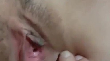 操6个月孕妇 稀毛小粉穴 要好好研究研究再插入 确实粉嫩 无套啪啪