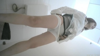 高价购入厕拍大神潜入电子厂女厕前后全景偷拍❤️[4K画质高清无水原档]拖鞋美女下面毛真多淫水把护垫都湿透了