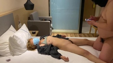 【精品MJ】疫情期间酒店MJ极品妹子 在昏迷状态下无限被迷玩操逼 真是刺激 33V 1P